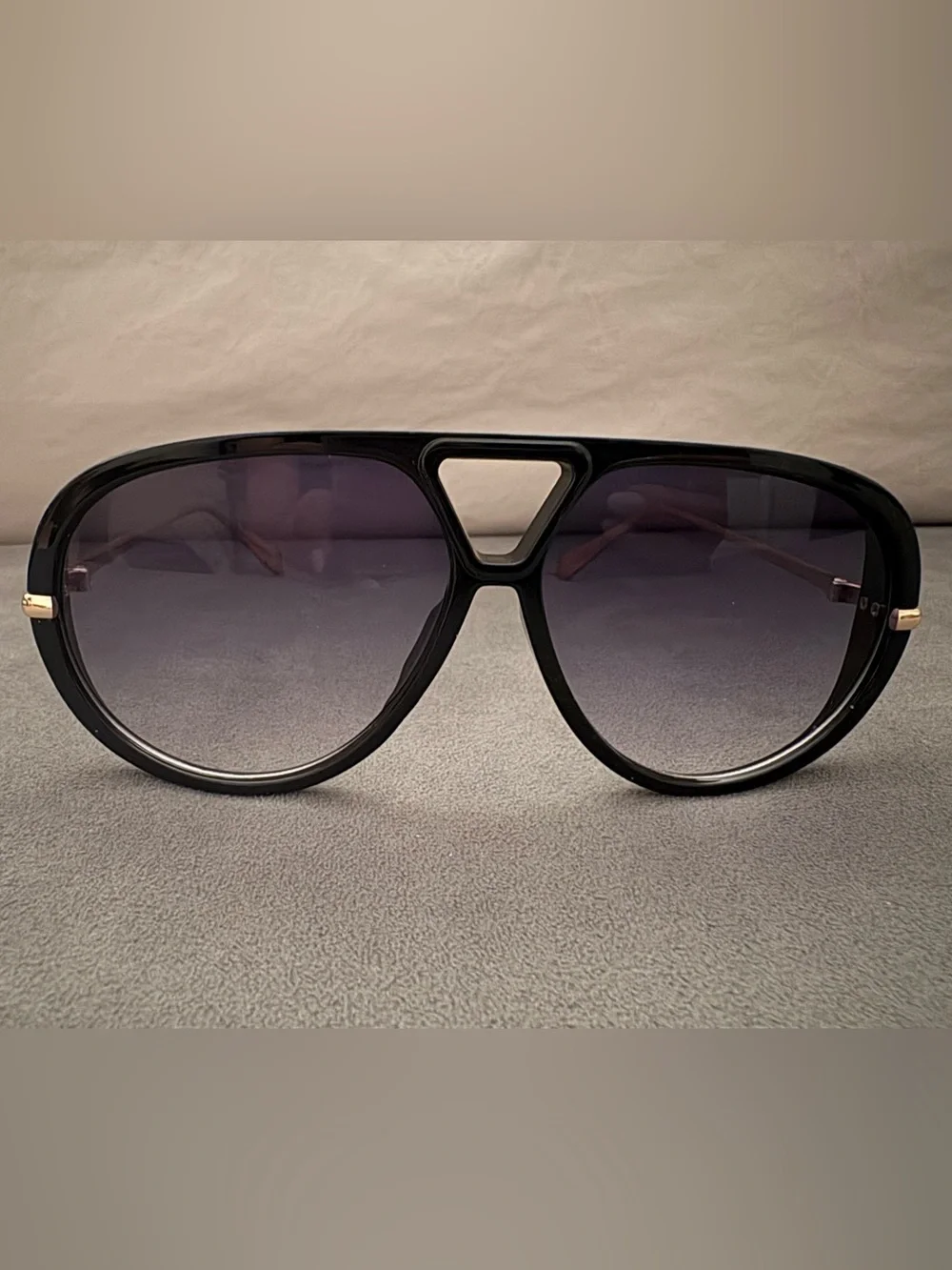 TJUTR Women’s Oversized Black and Gold Aviator Sunglasses - One Size